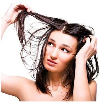 Женщина до применения шампуня для волос Black Sensation.